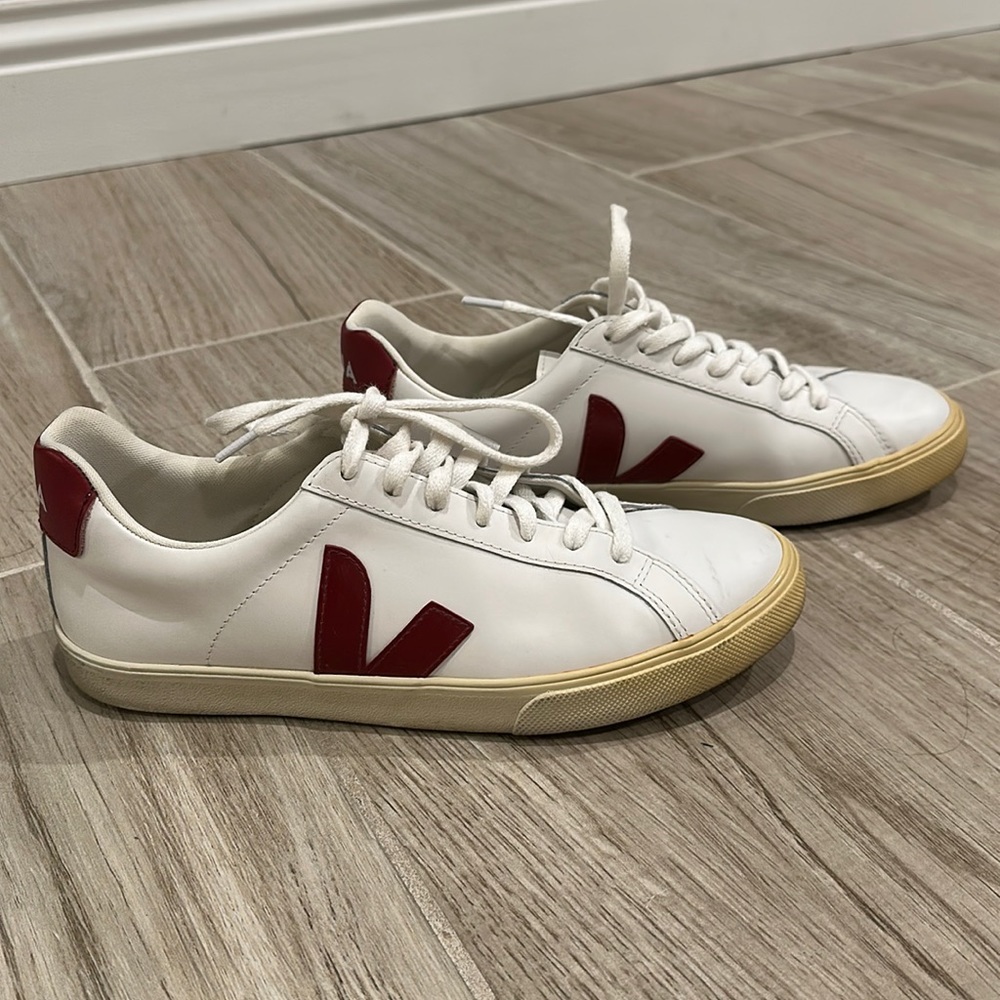 Veja Women’s Sneakers - white / burgundy